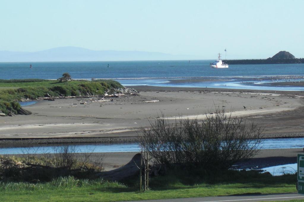 Front Street Inn Crescent City Rom bilde