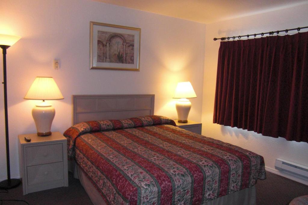 Front Street Inn Crescent City Rom bilde